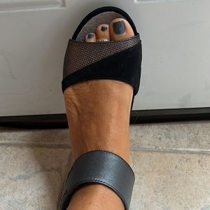 Ladies EARTH brand shoes size 6